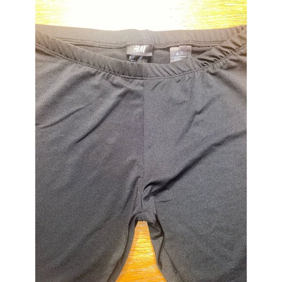 H&M Womens Black Stretchy Cycling Shorts Size Small - Picture 2 of 3
